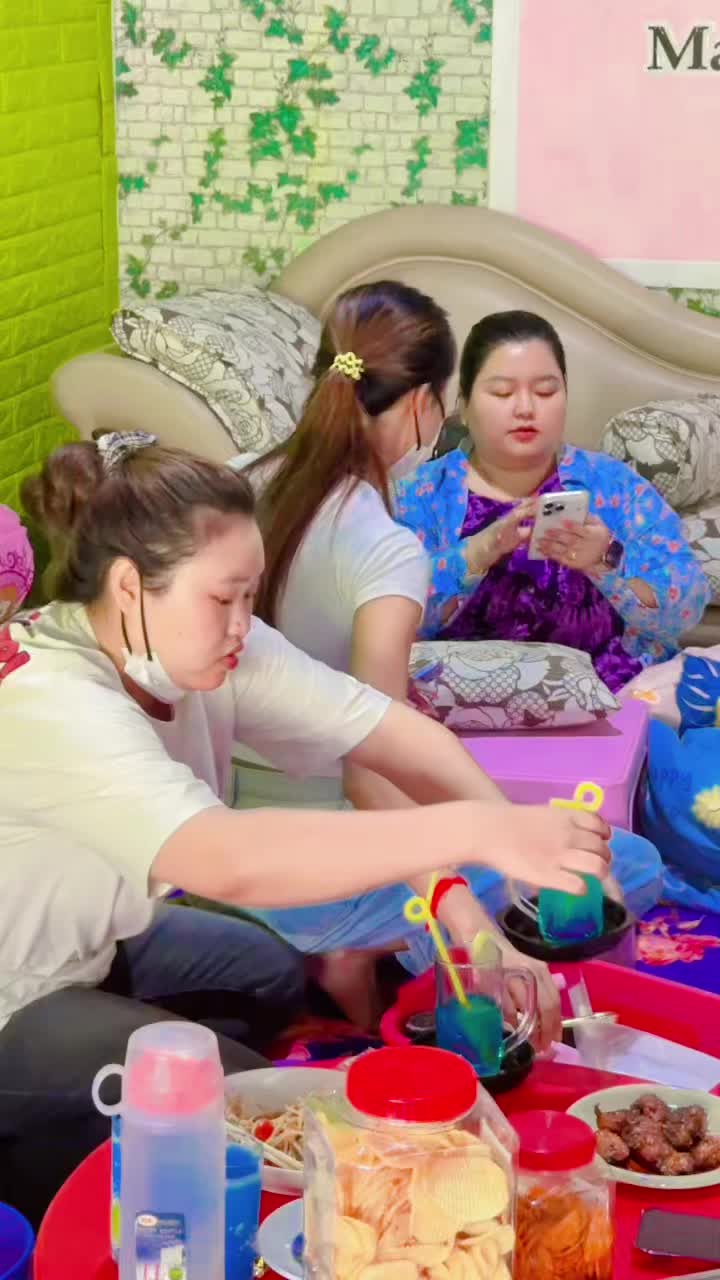 @သန့်သန့်လေးစားသောက်ကုန် 6591