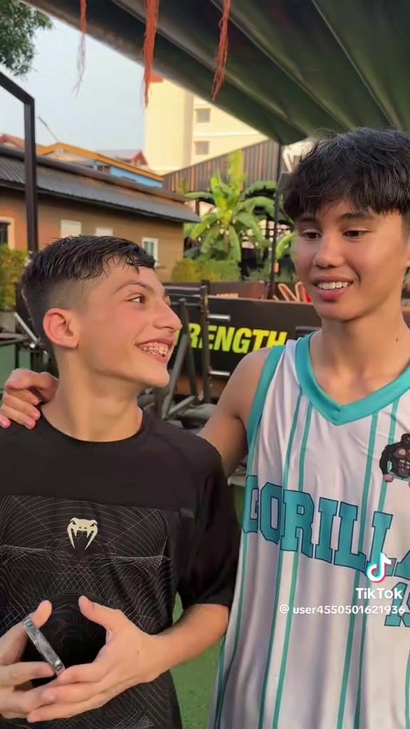@พอร์ชไงที่ชอบเล่นฟีฟาย