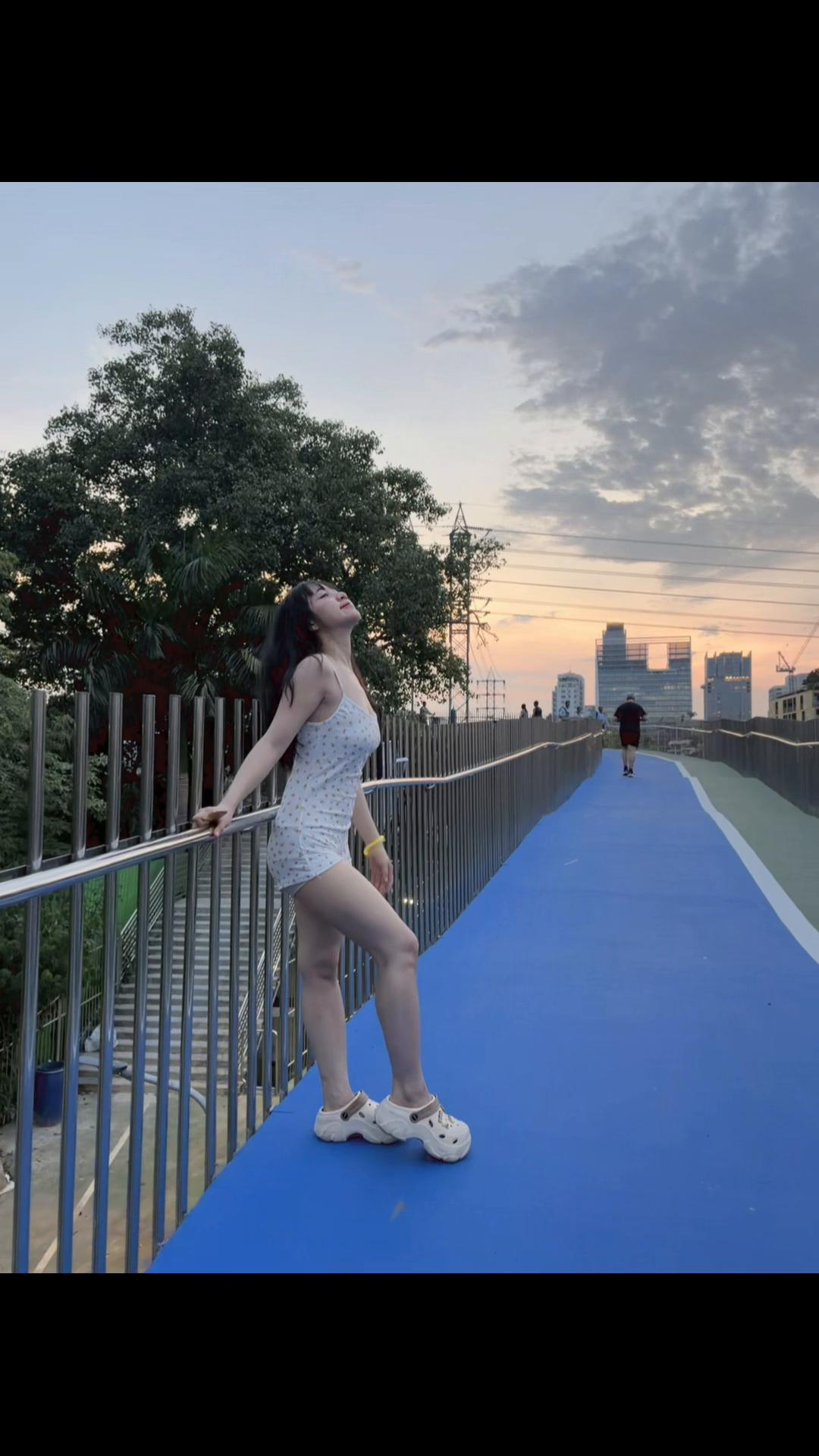 @Dar Gay 🦋