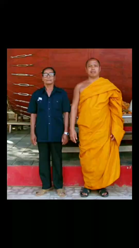 @"แสงสว่าง เสมอด้วยปัญญาไม่มี"