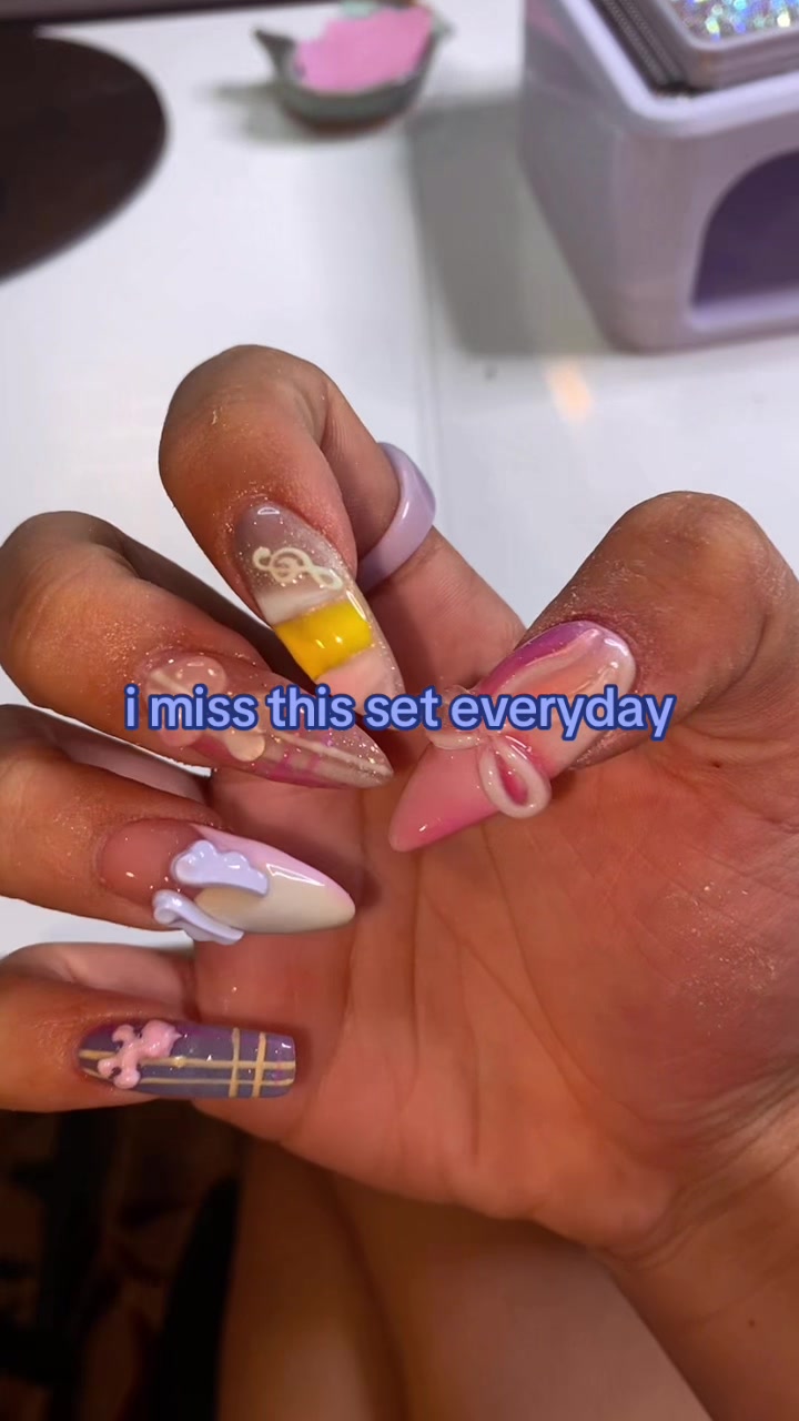 @evanika is a nail tech