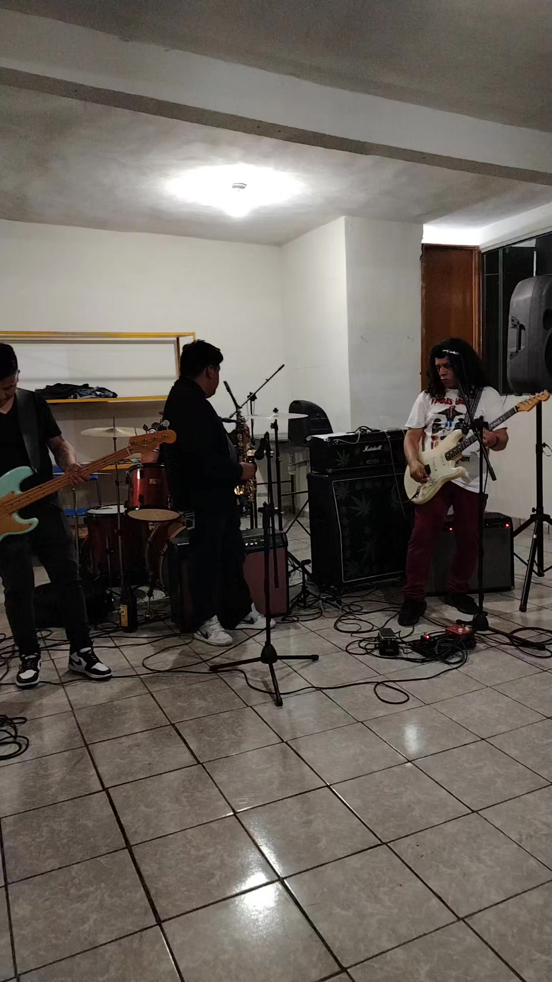 @Brebaje Extraño