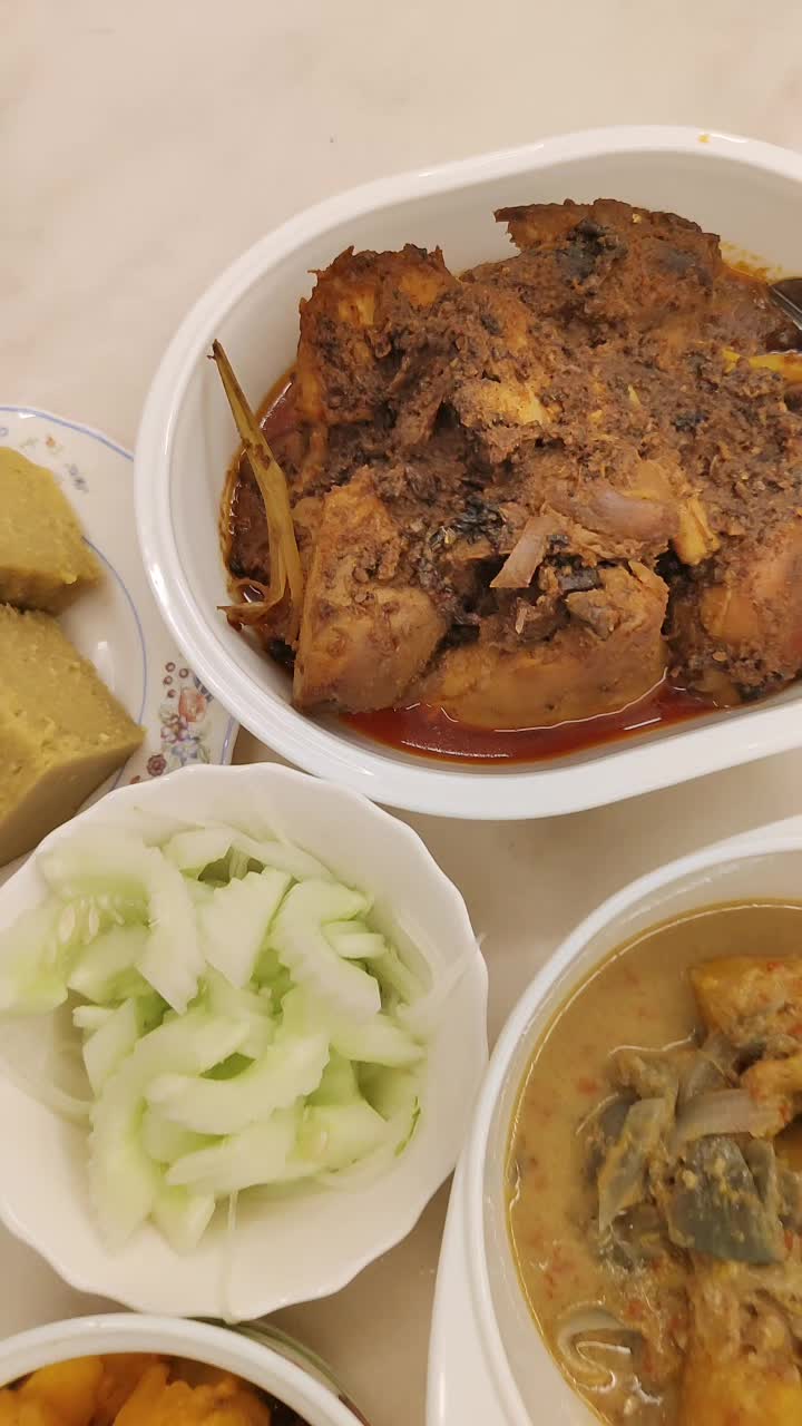 @Cik Puan Seri Aura