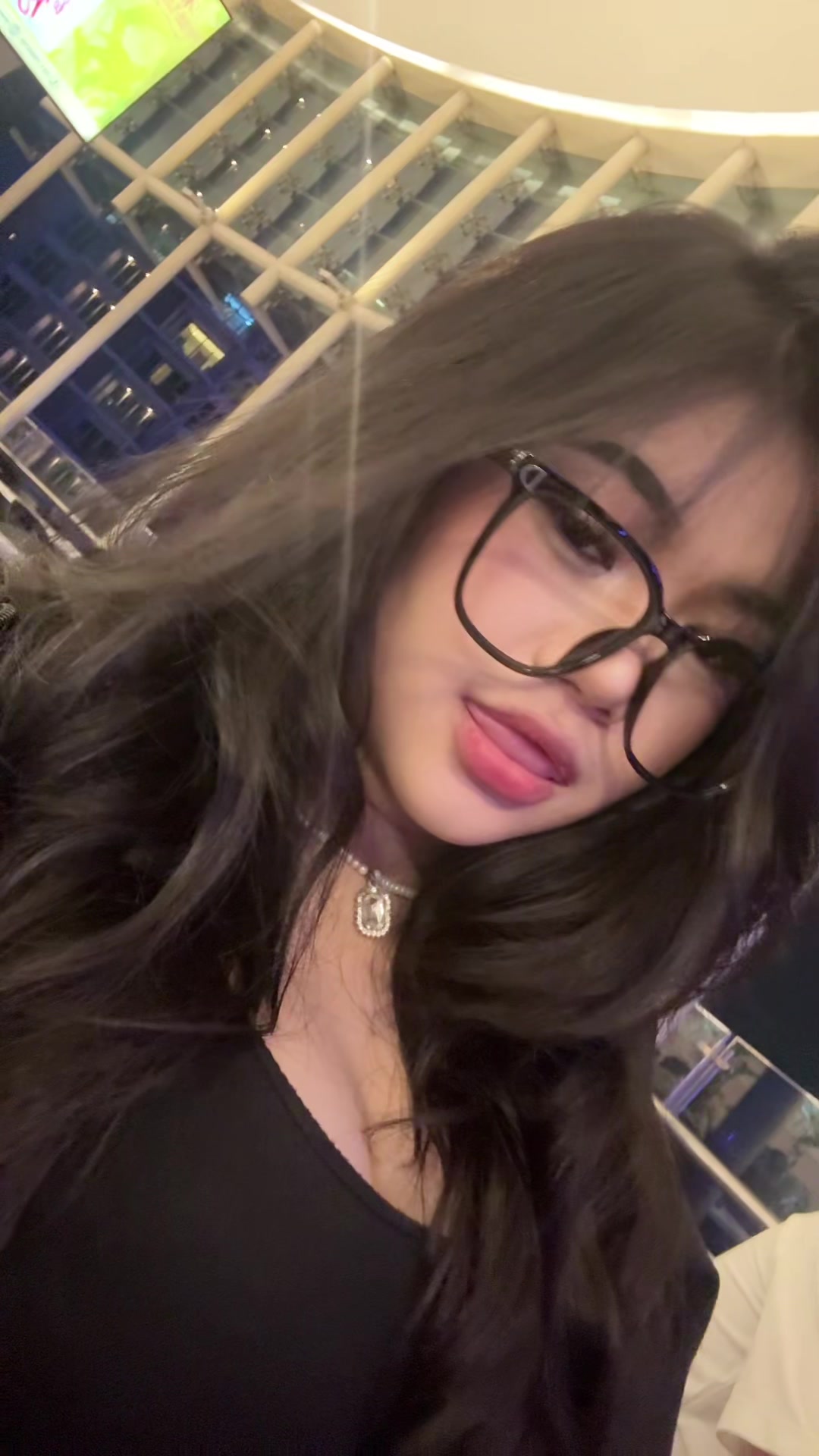 @salila gomez