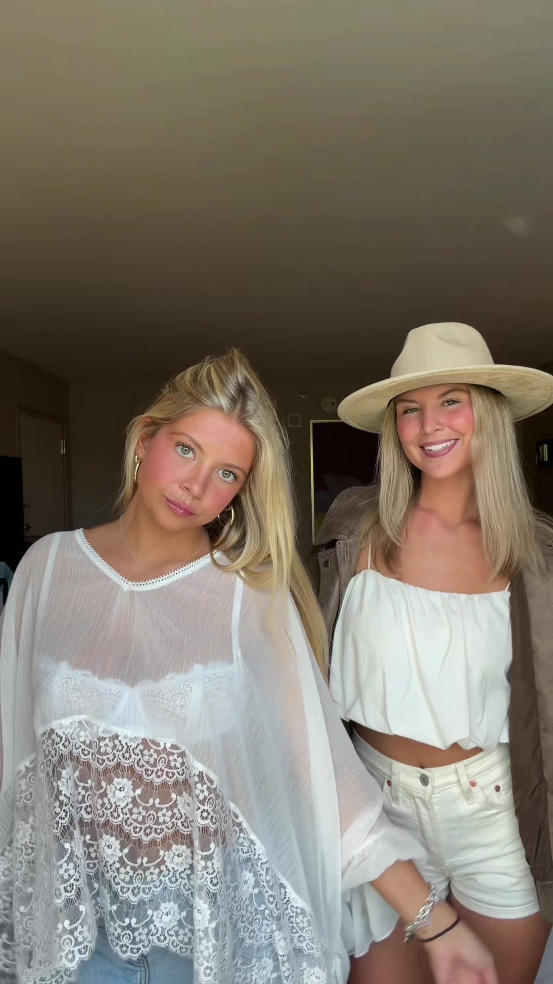 @CarolineN