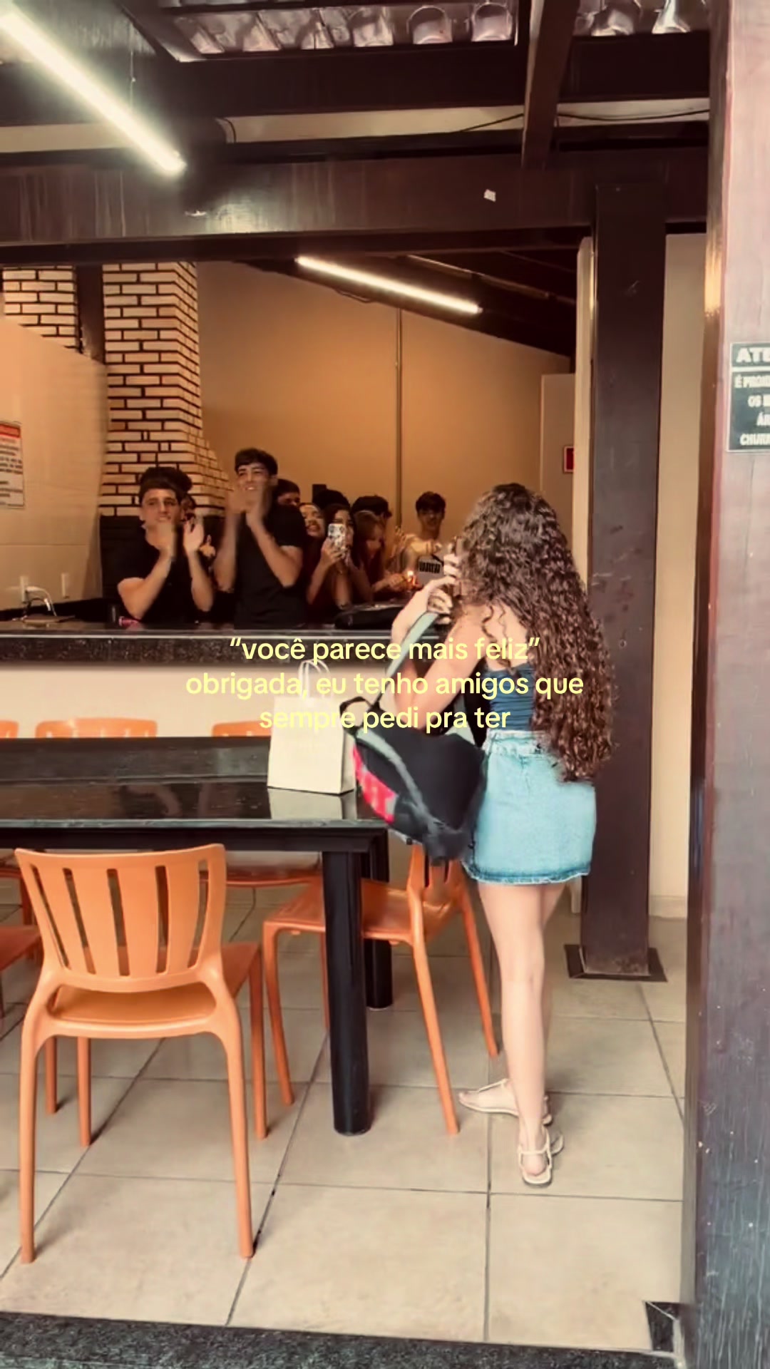 @Laís