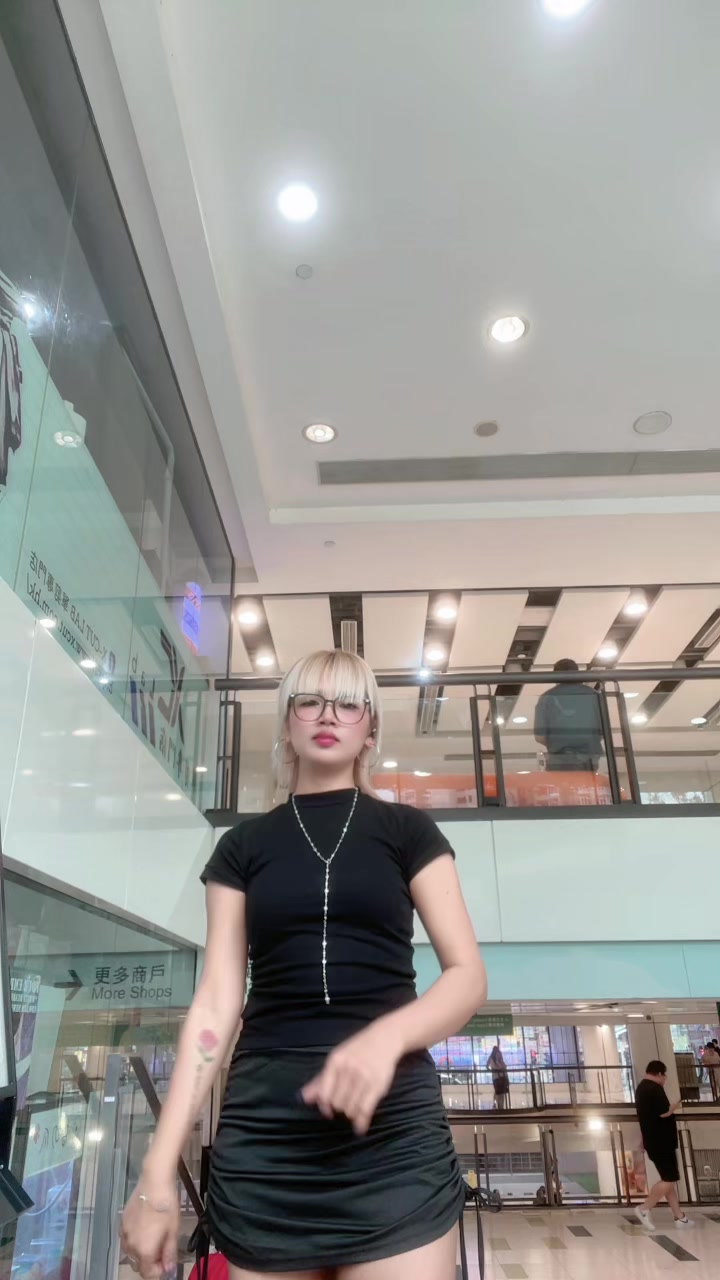 @👑𝙌𝙐𝙀𝙀𝙉𝙇𝙔👑