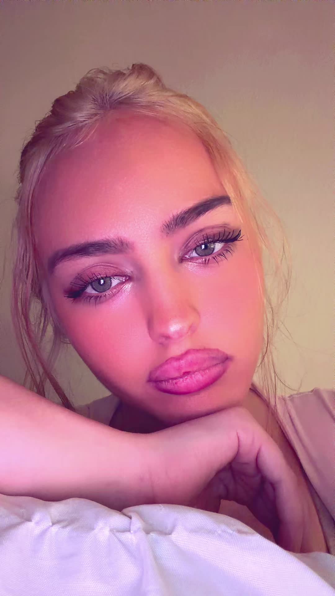 @Avylagz