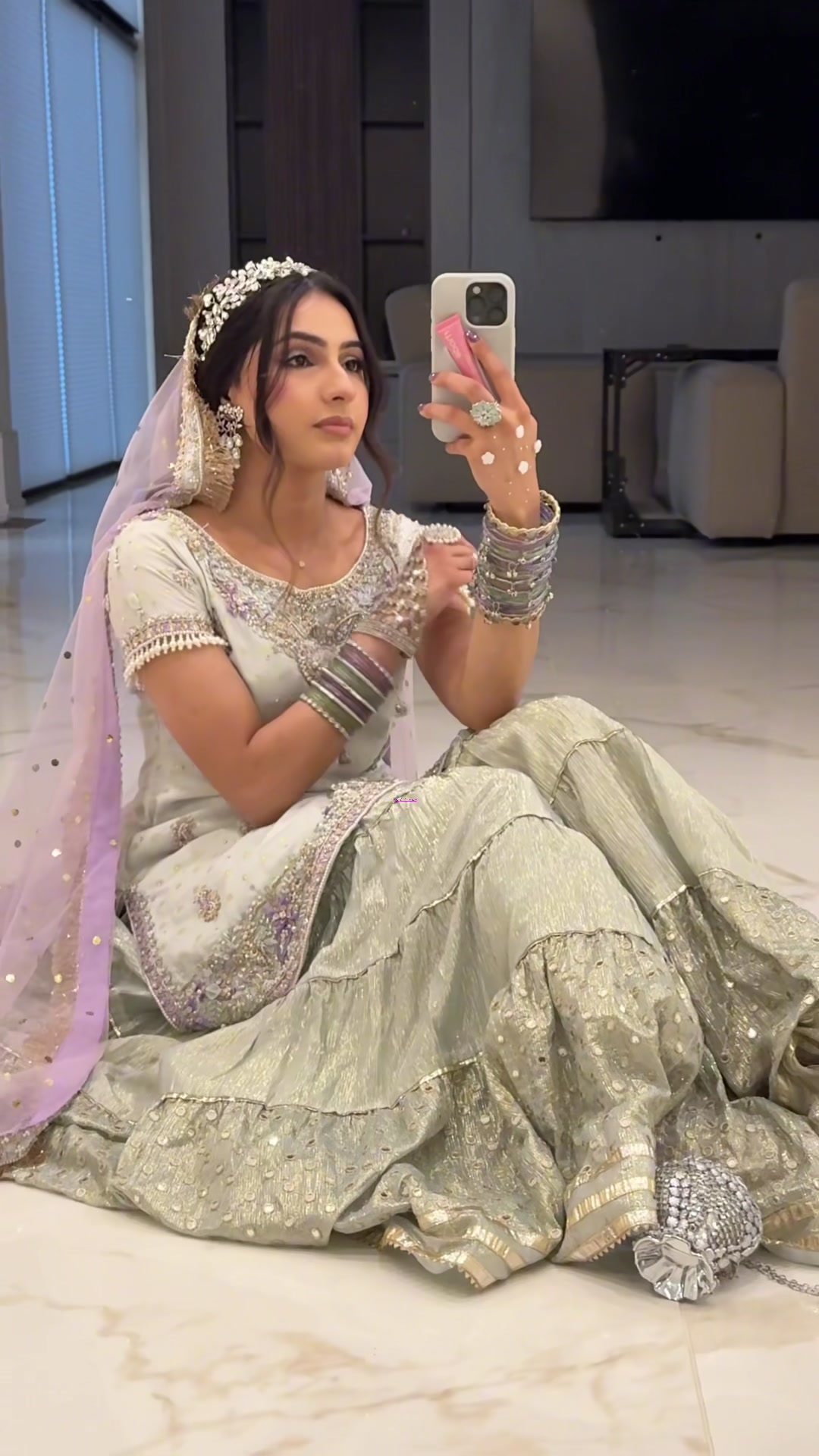 @HenaMokaria