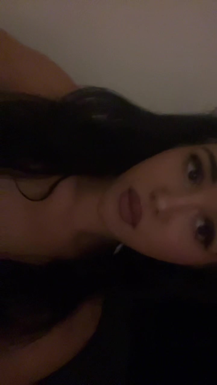 @neeveenica