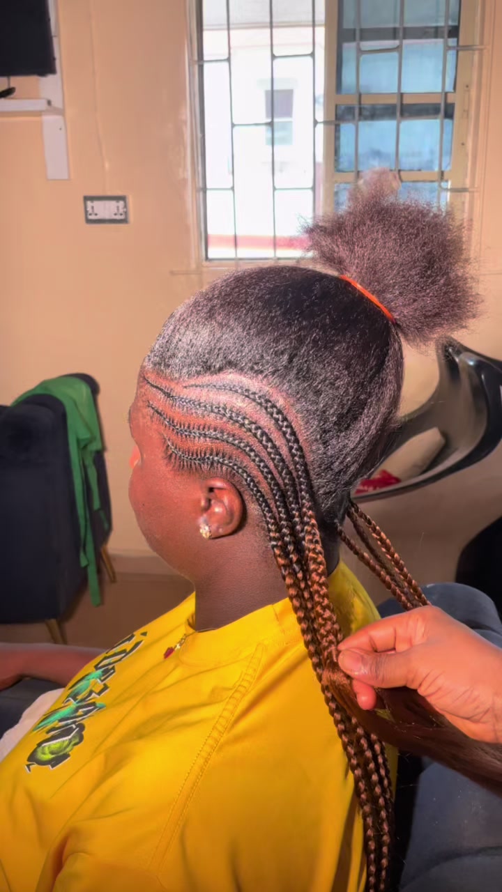 @Hairstylist in Ago iwoye( OOU)