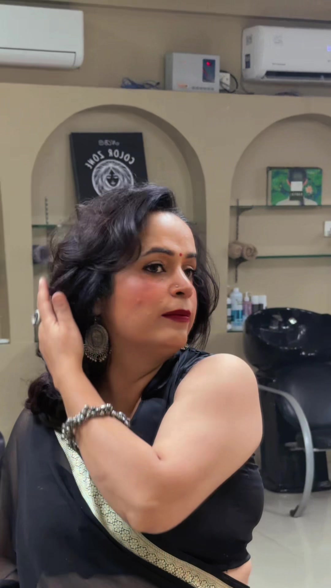 @Looks unisex salon