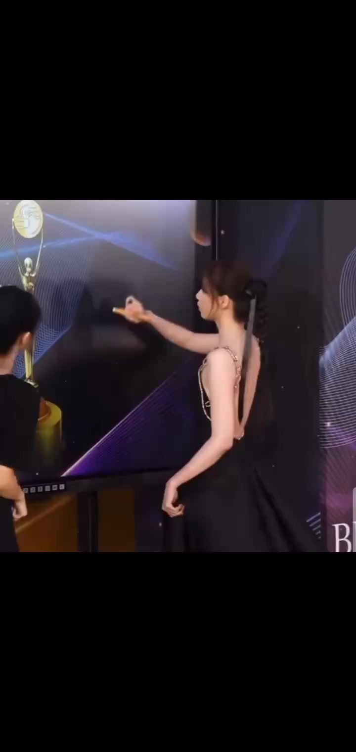 @LimYoonA์ค์