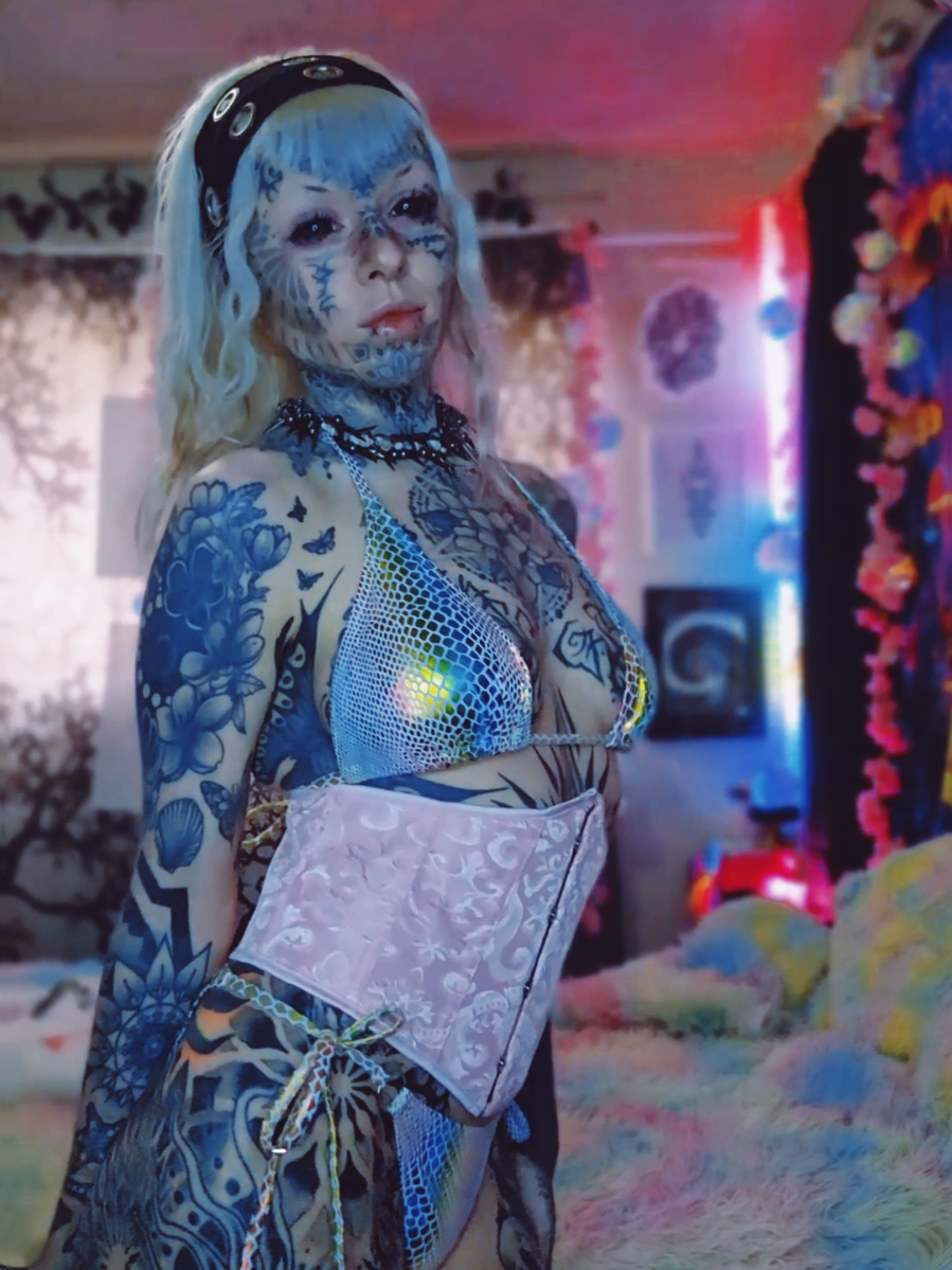 @𝔳𝔦𝔭𝔢𝔯𝔨𝔦𝔱𝔱𝔶𝔤𝔬𝔯𝔢