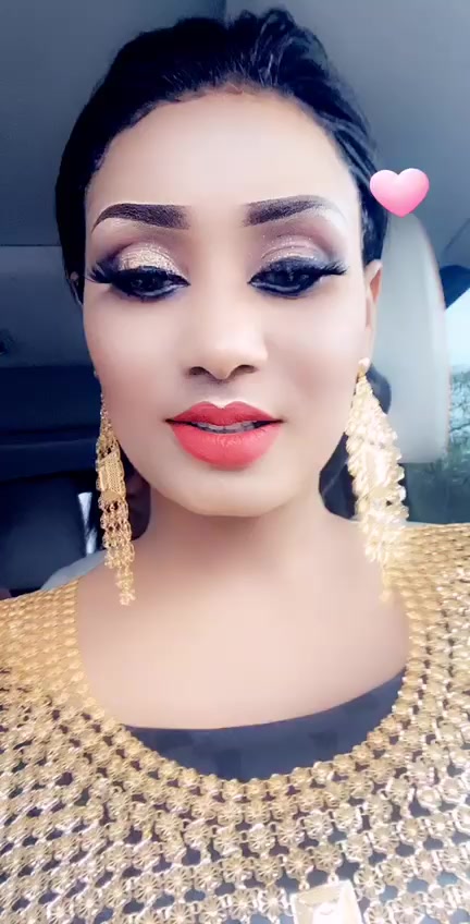 @leilakanediallo