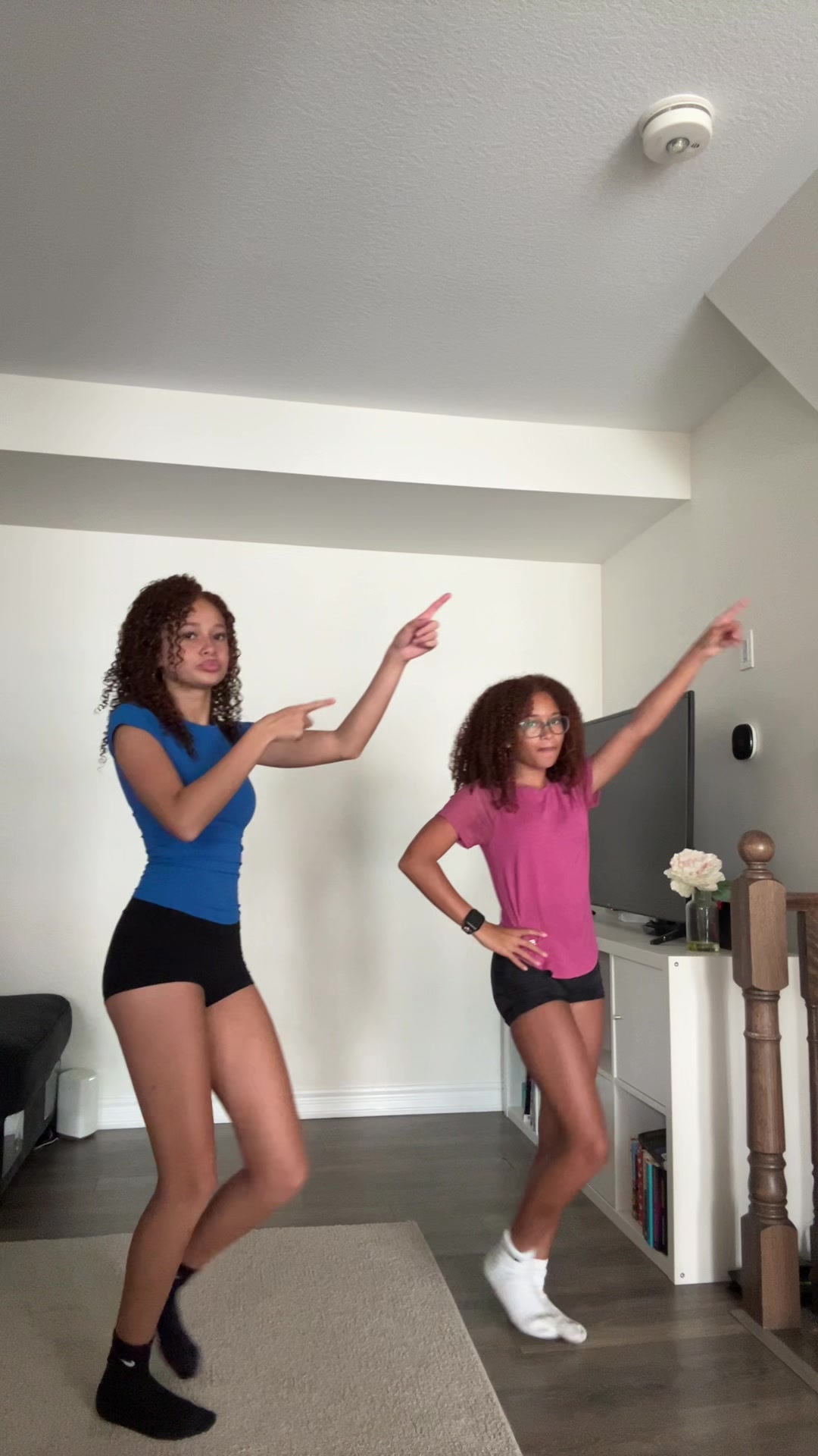 @👯&zwj;♀️