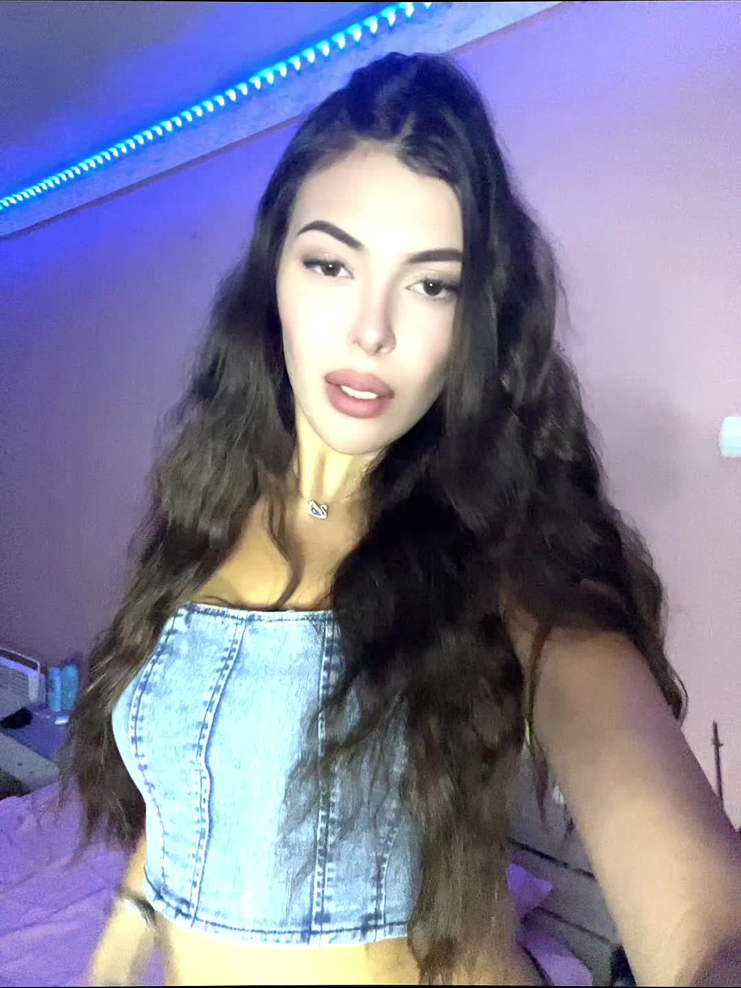 @𝒱𝔞𝔫𝔦𝔫𝔠𝔥𝔢𝔱𝔬🩷