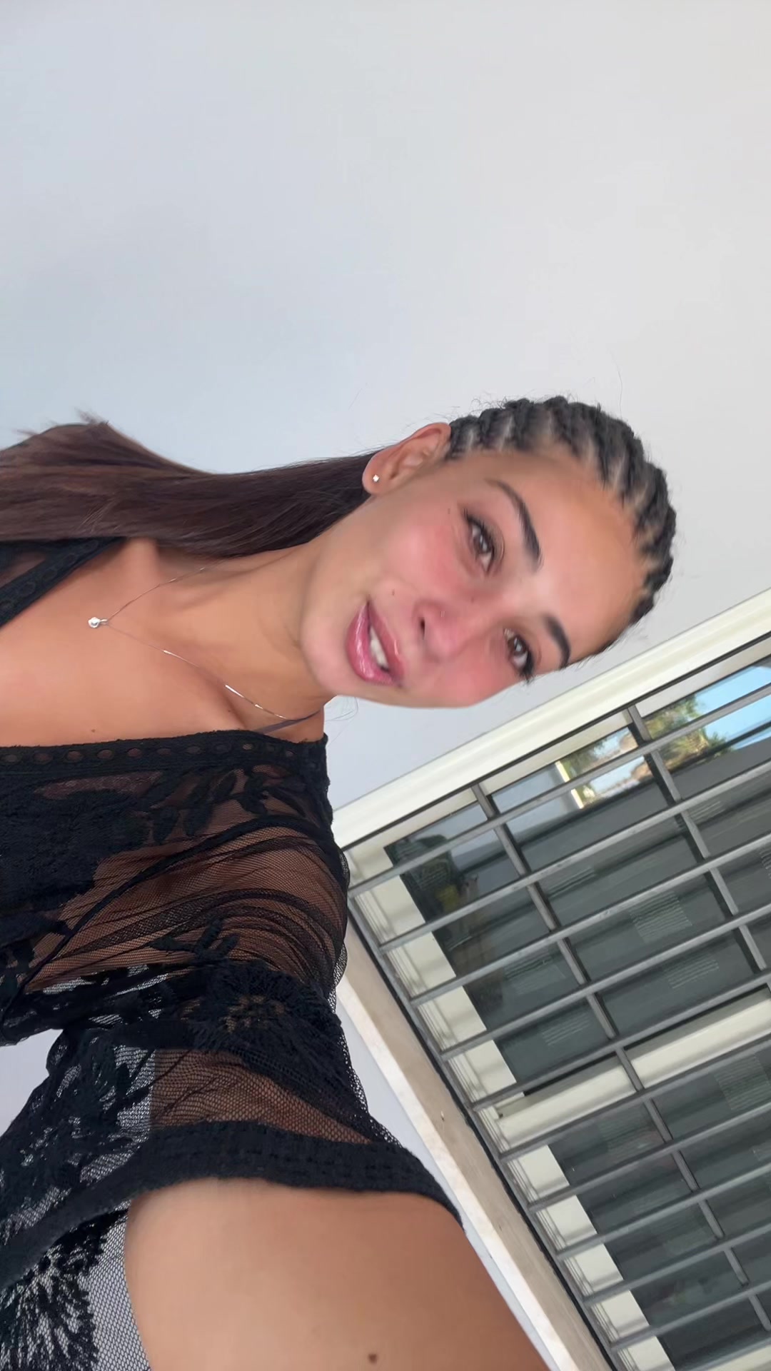 @Frizzii_