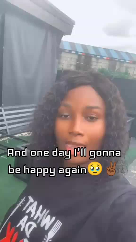 @Ella⚡️🍷✨
