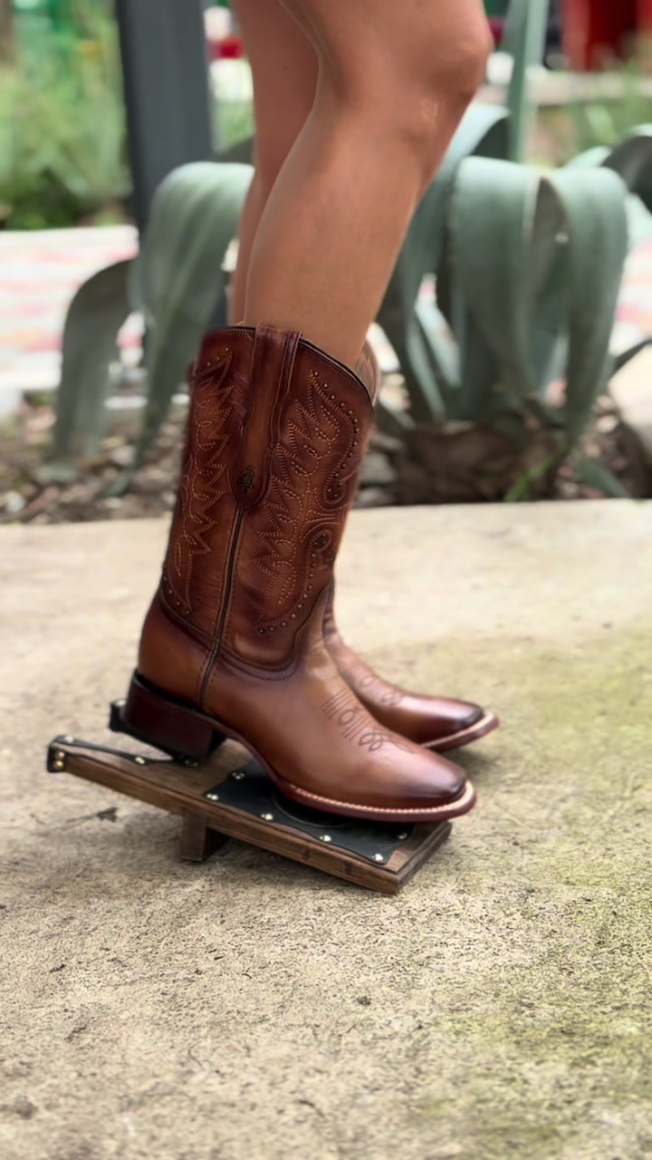 @AndaLuzBoots