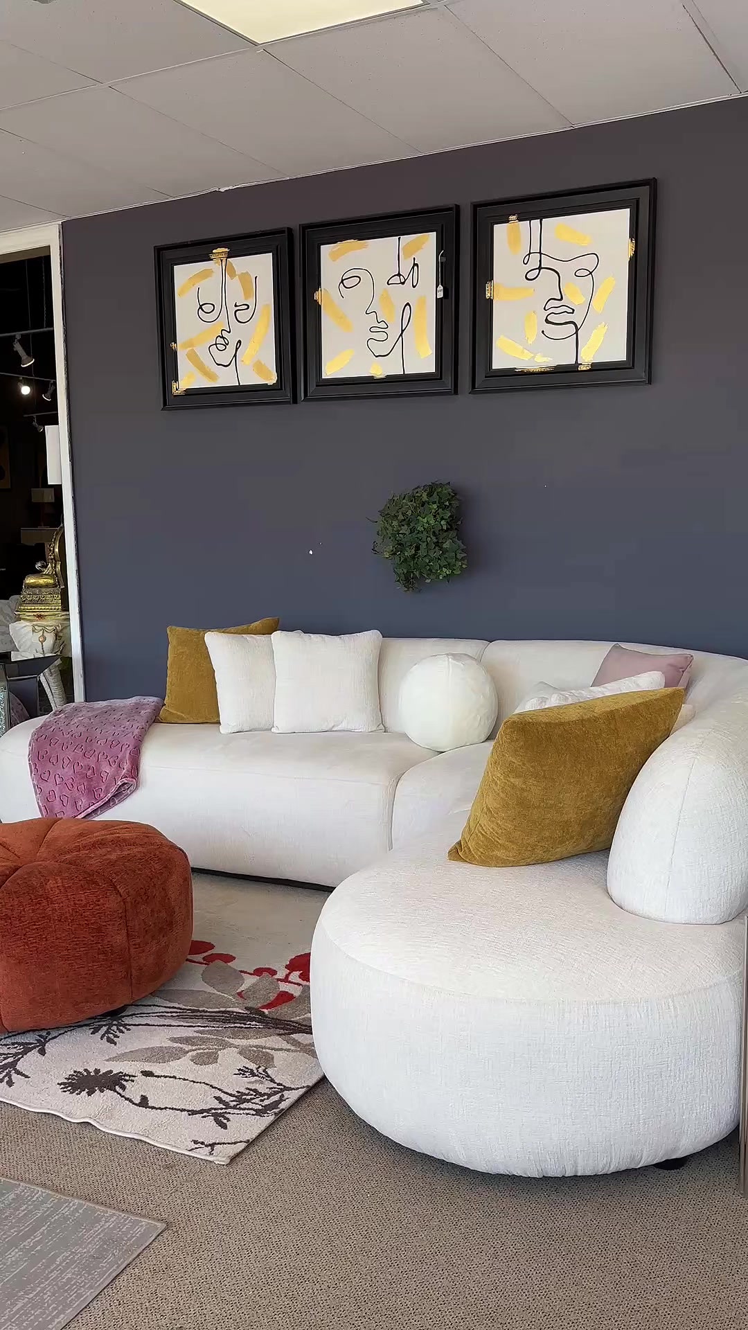 @Royal living furniture