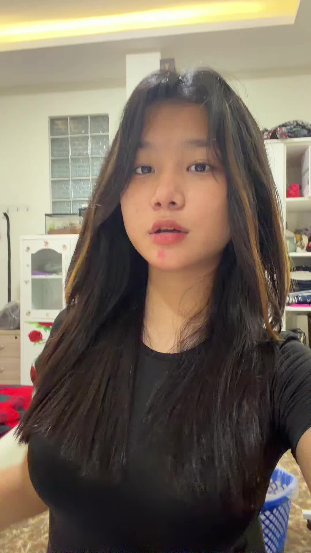 @Phyo-:/;”