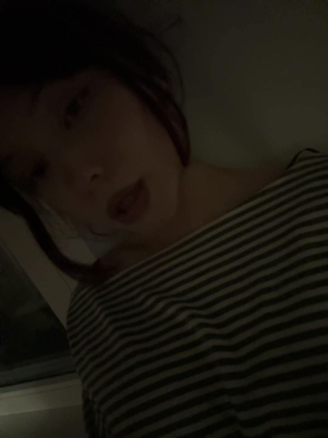 @👅