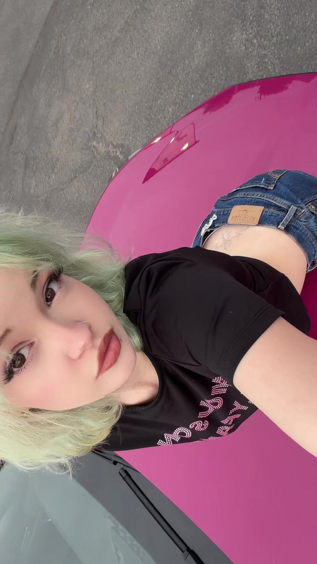 @thenolegsgirl