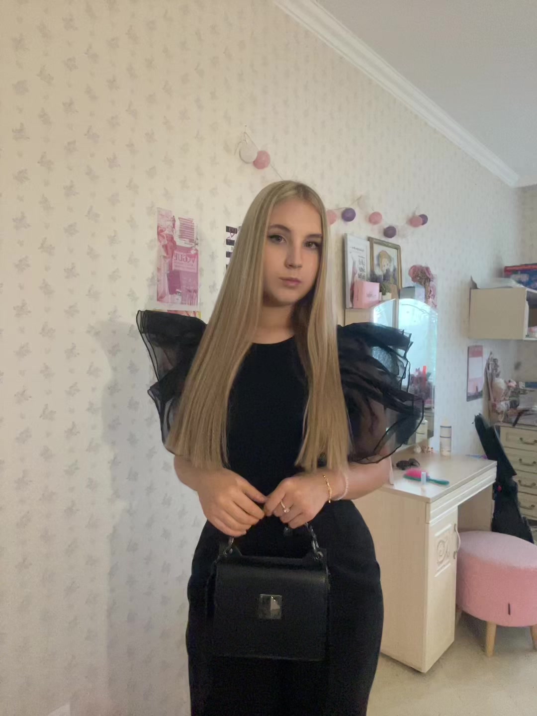@анюша🩷