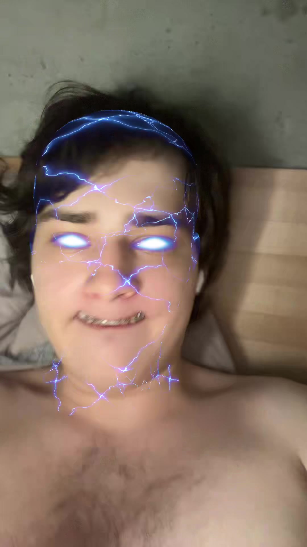 @•