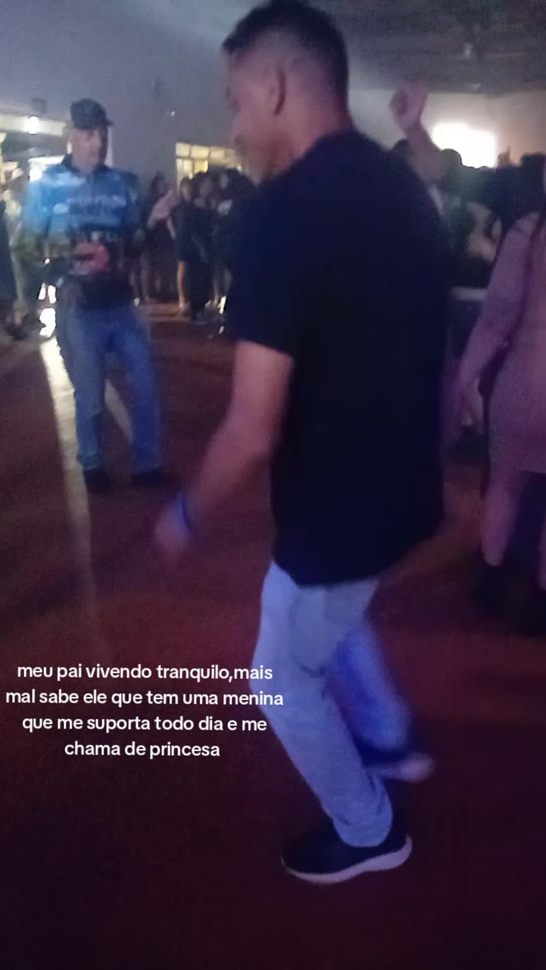 @KARALHO_É_A_ANA