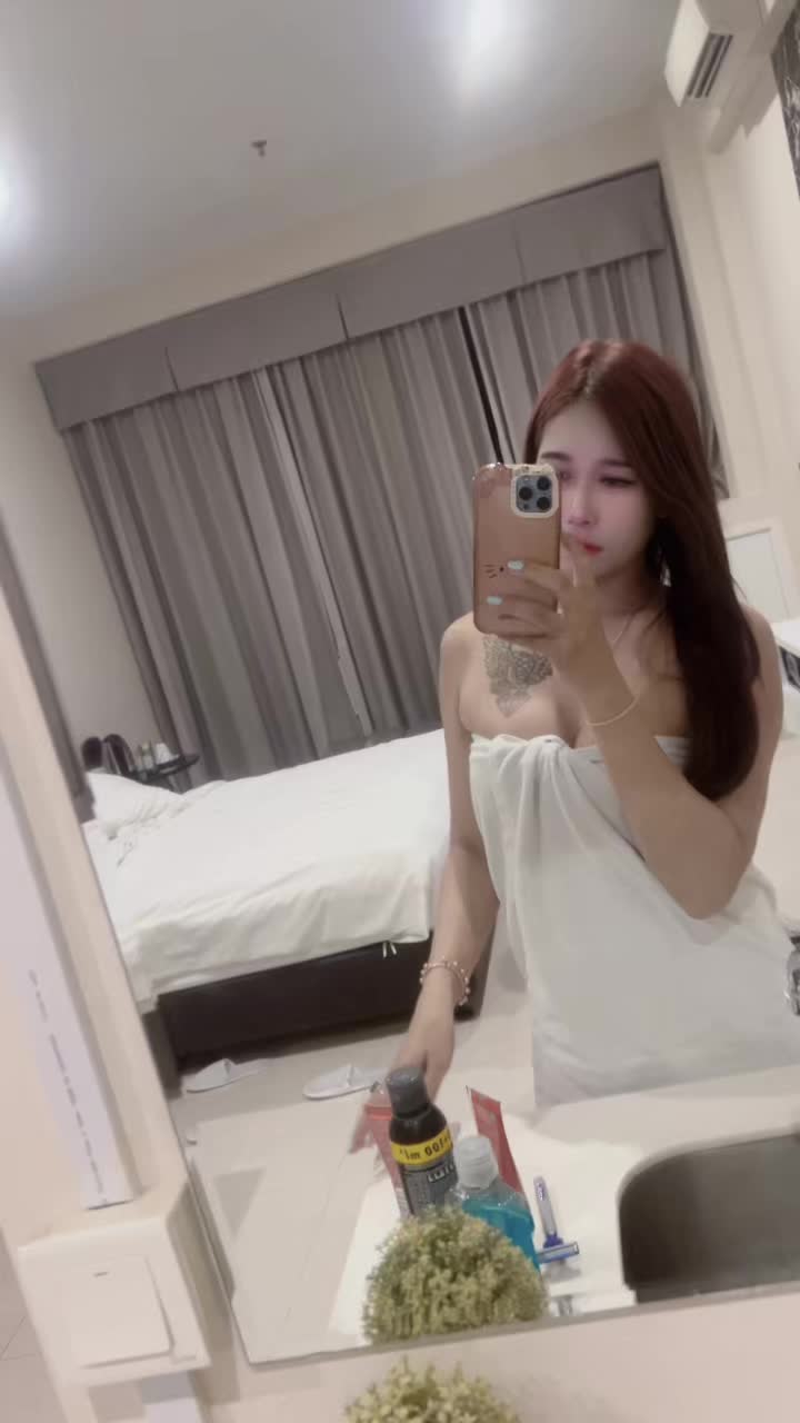 @🩷ចែញ៉ា🩷