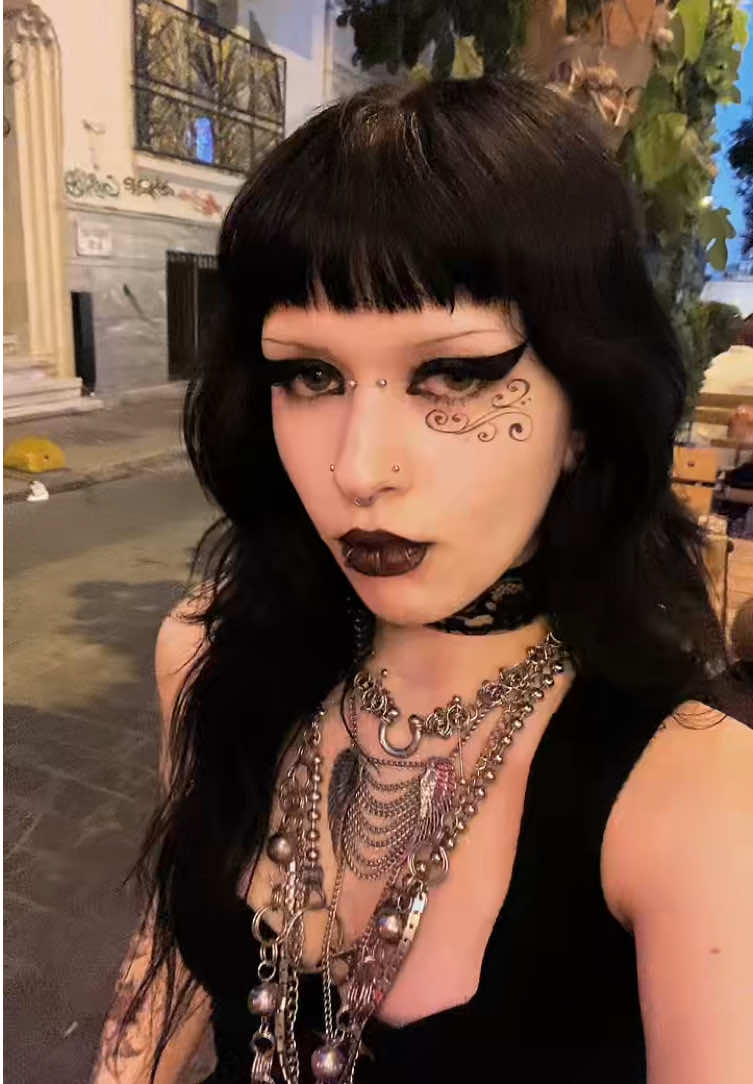 @Rana Lugosi ╋━