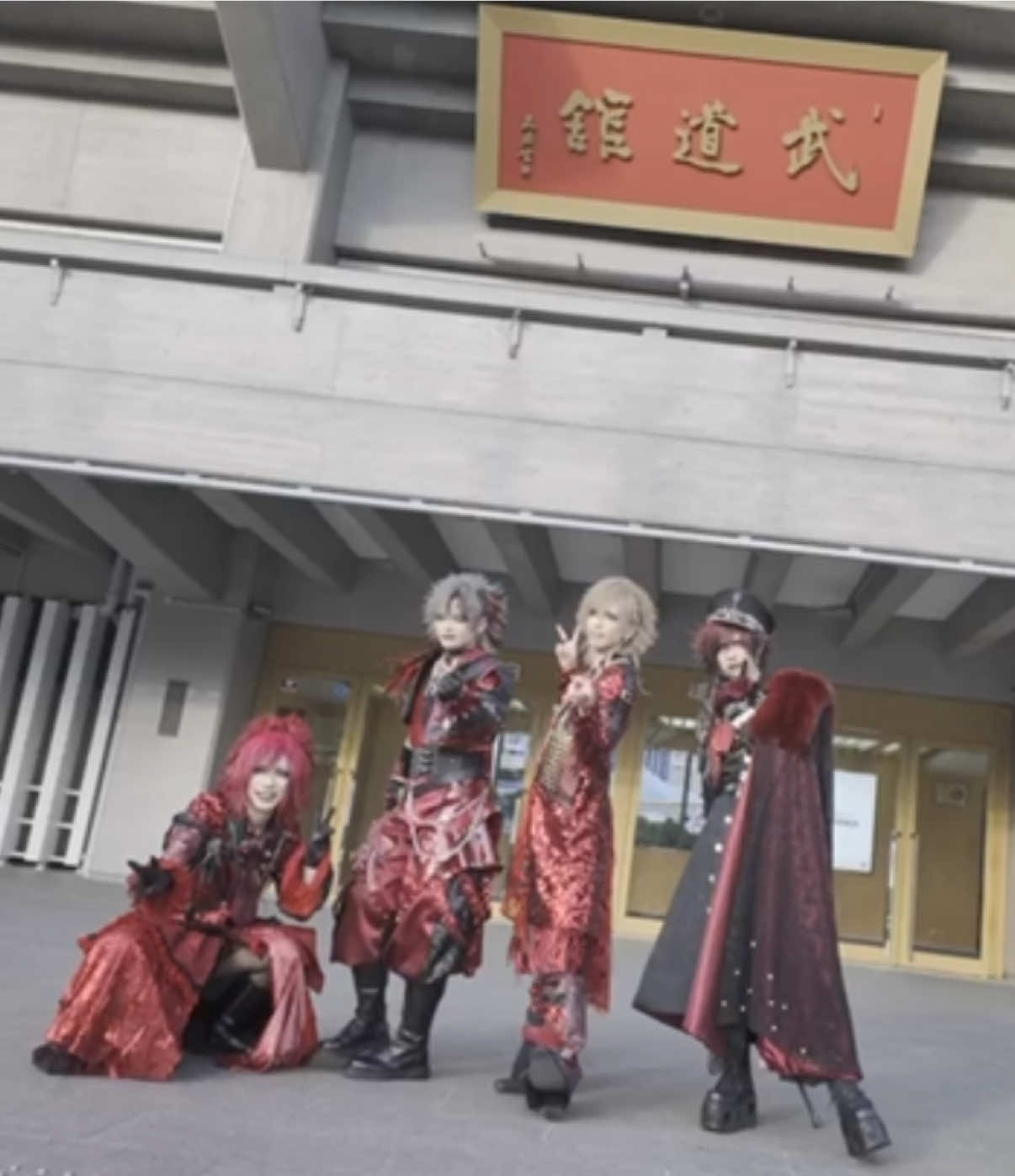 @Royz_official