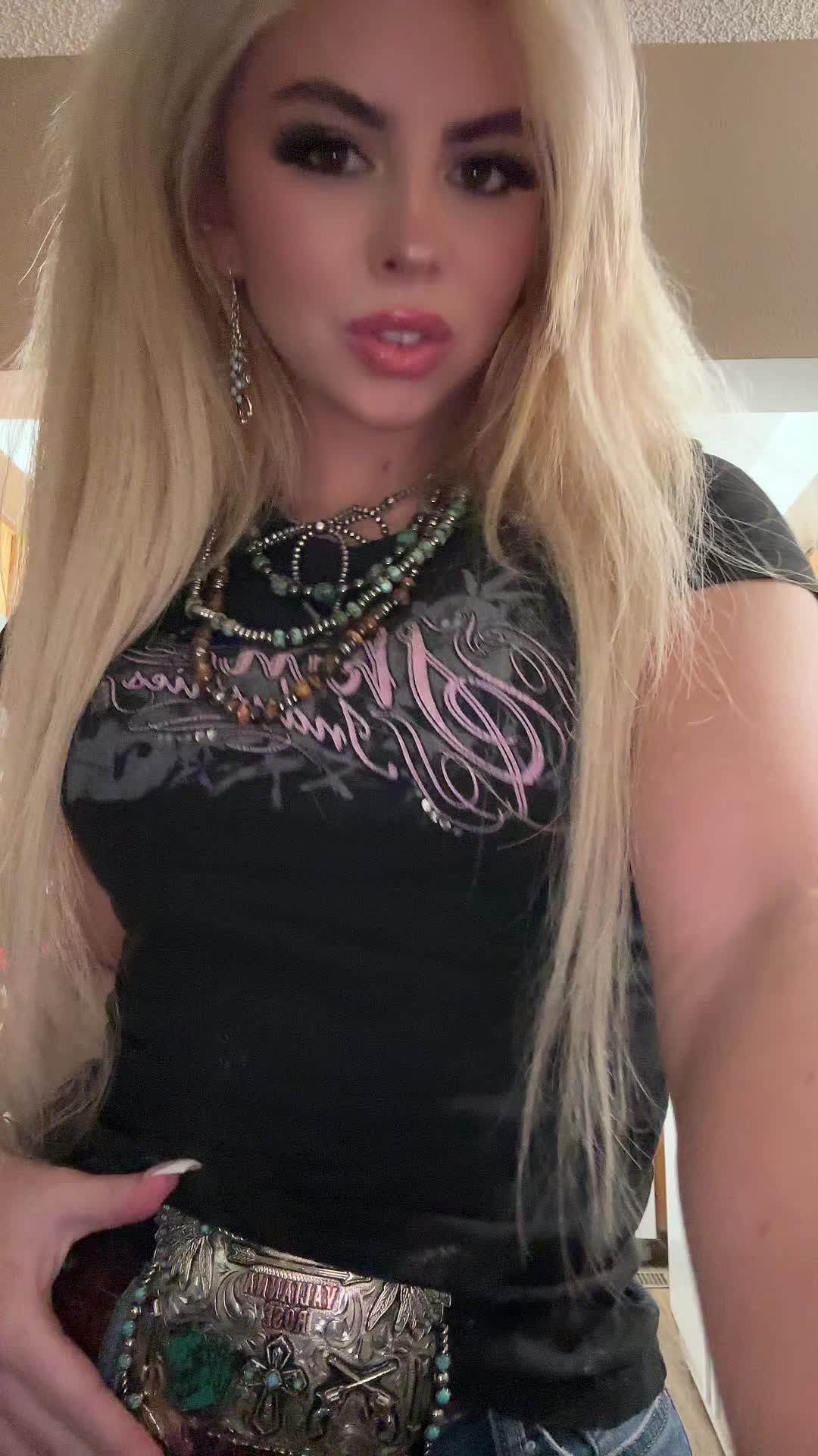 @Valianna Rose