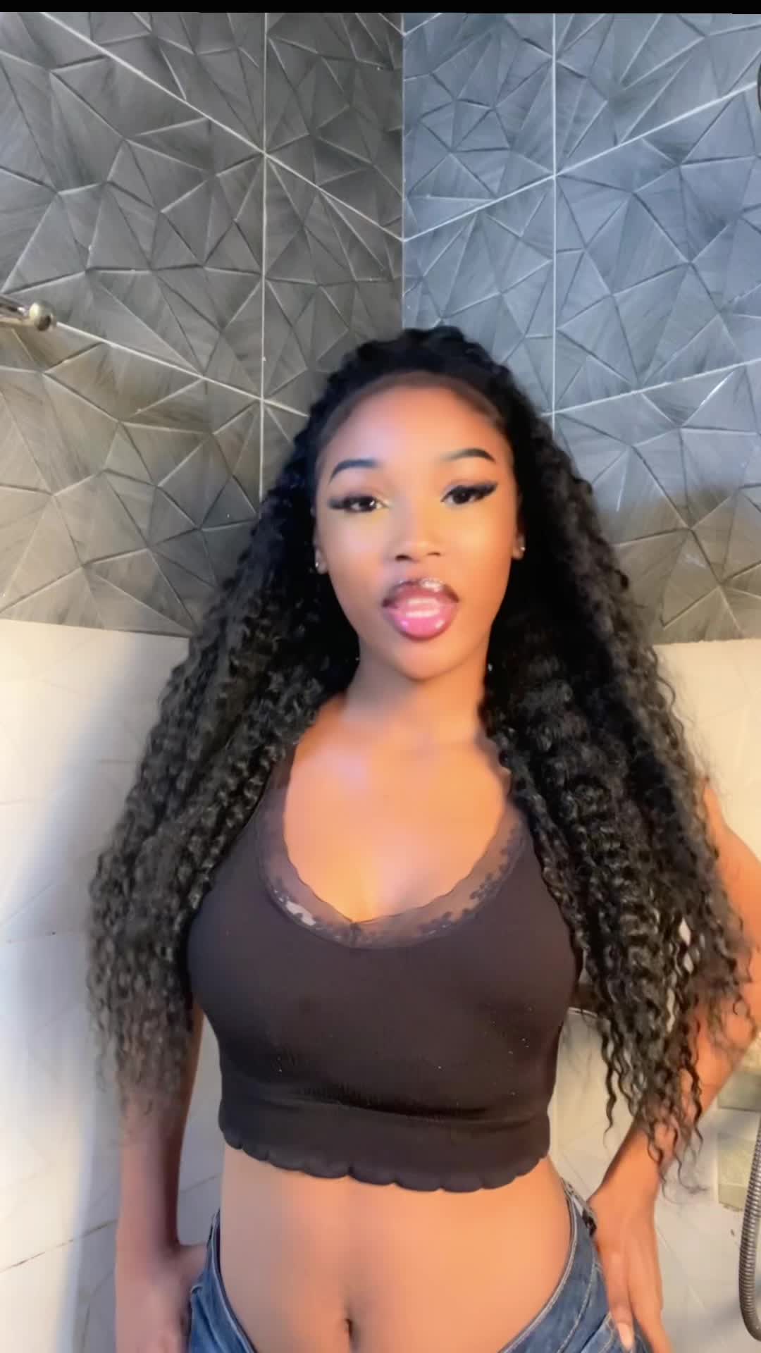 @Laurina Low🦋