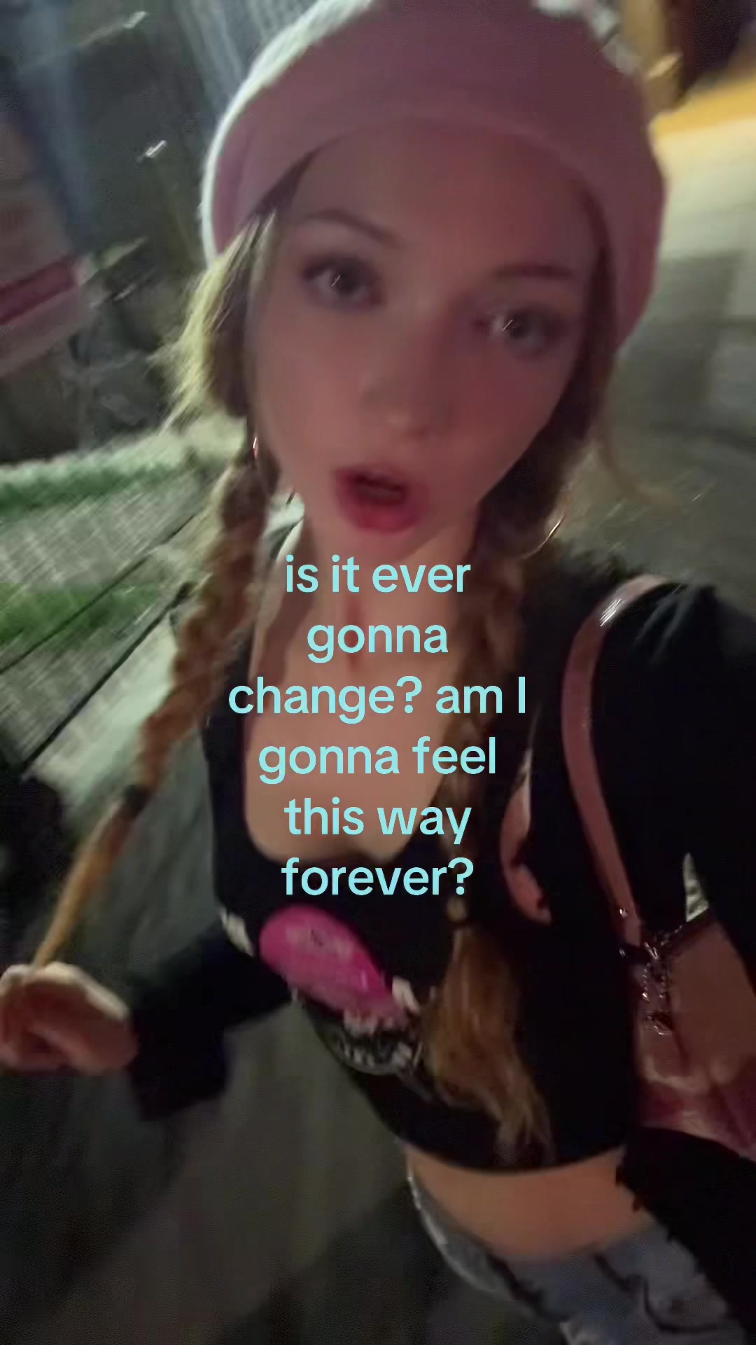 @🐰