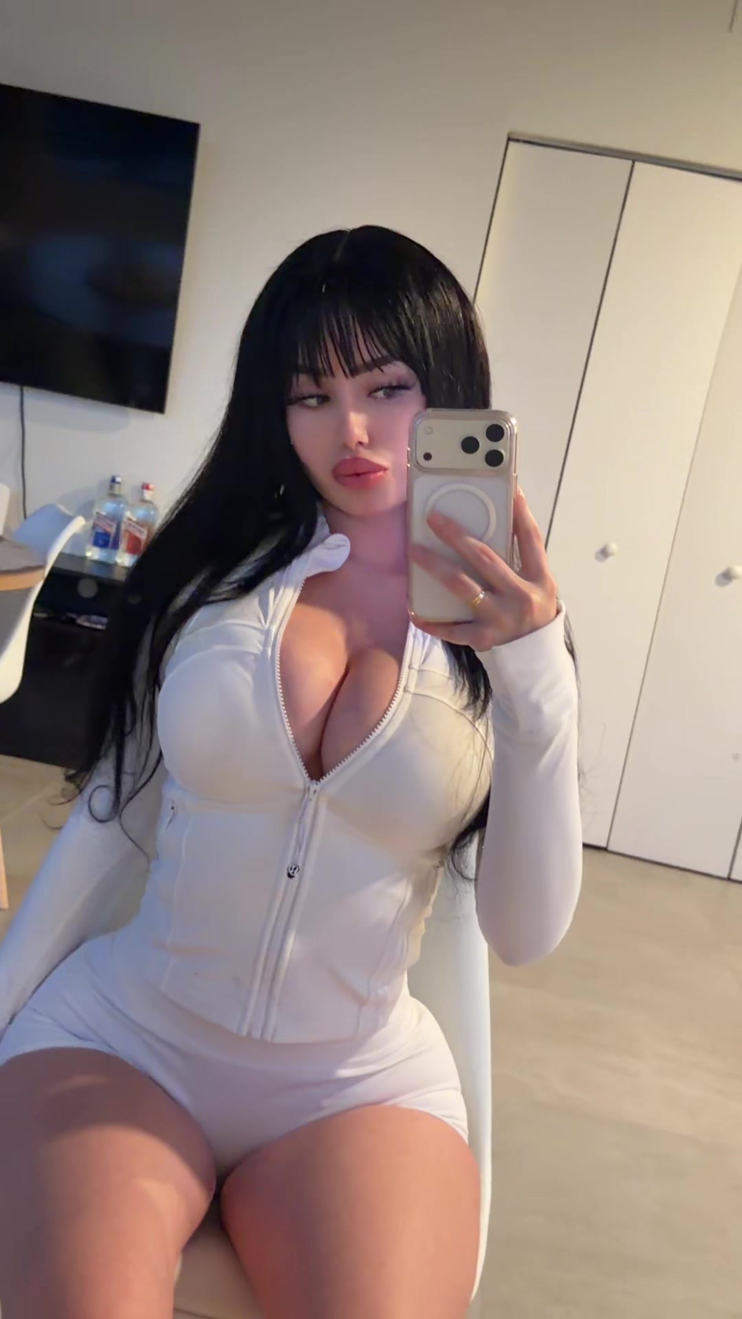 @Luna