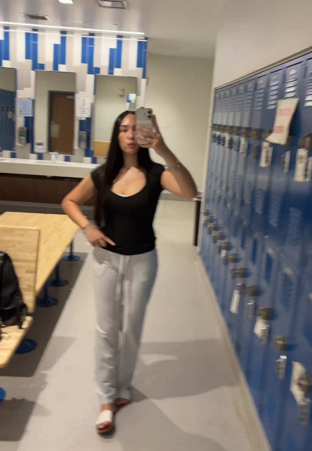 @⃟