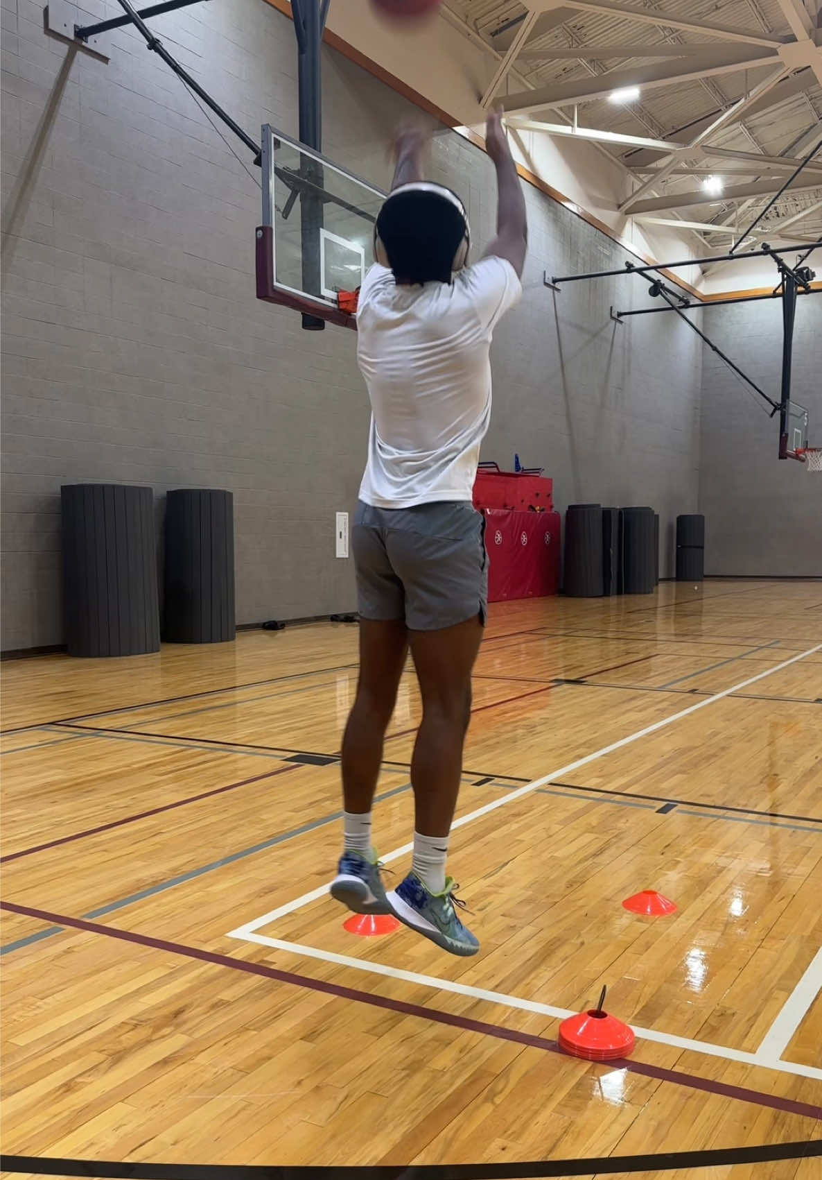 @modern.hoops