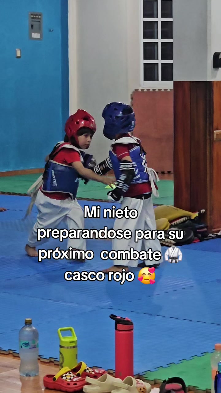 @Lupita V&eacute;lez &uacute;nica