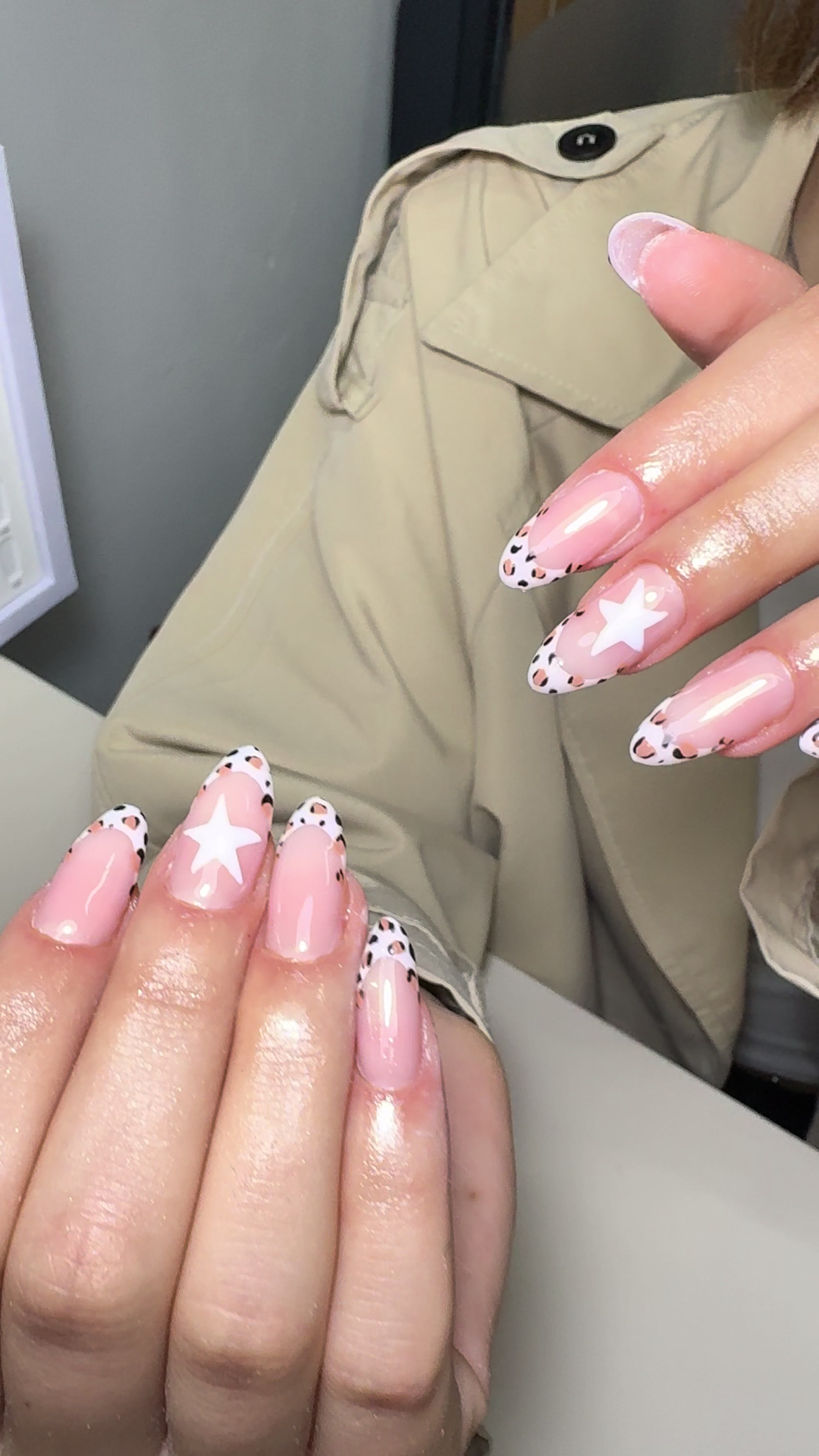 @Ecenails.co