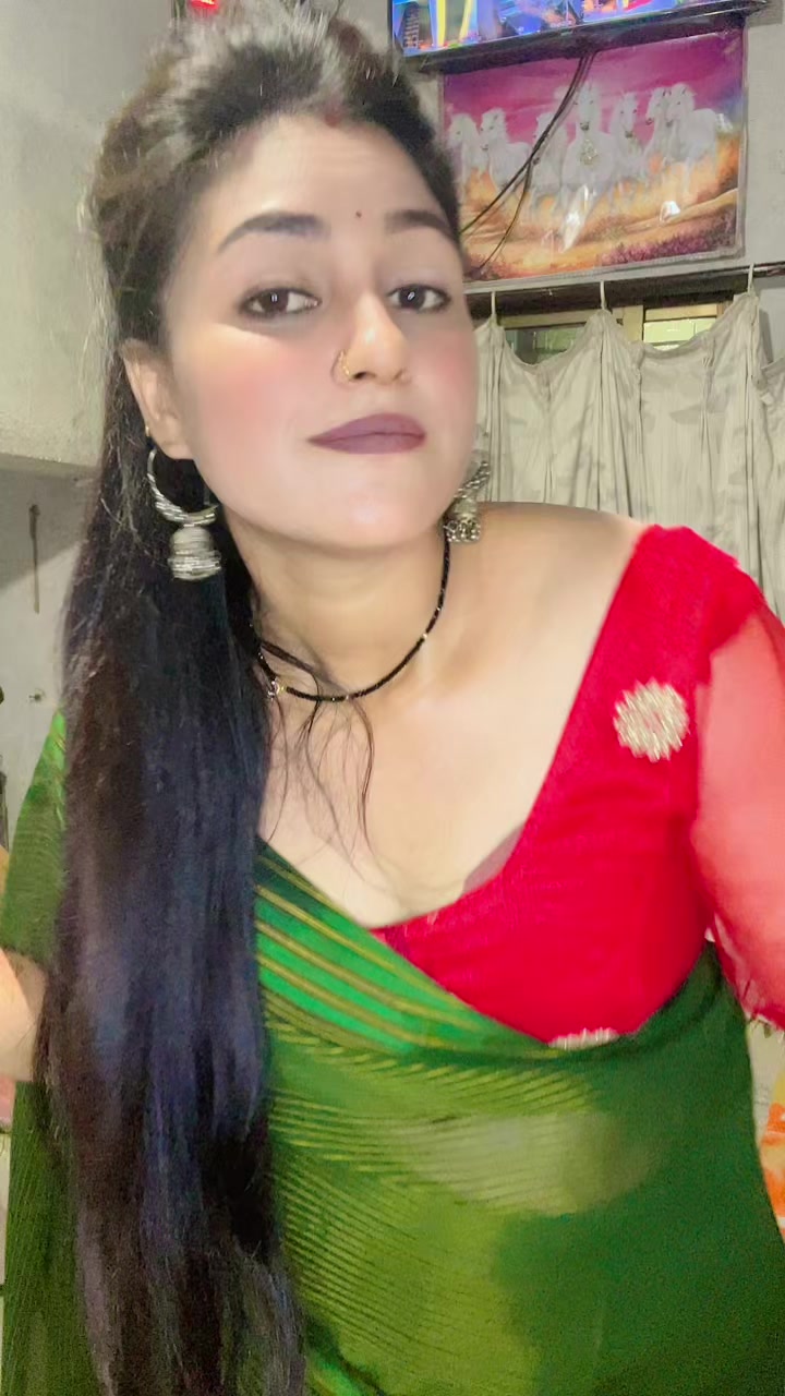 @शिवानी 😊smile Queen 😊 👑
