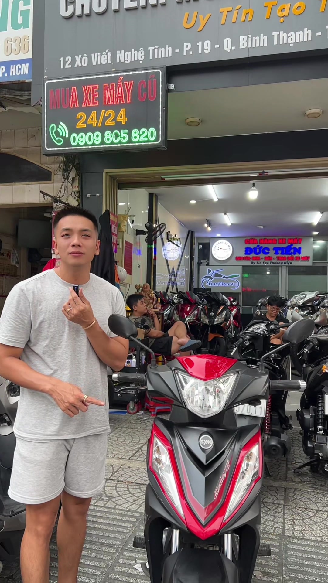 @Huy (em ruột Tiến chiều khách)