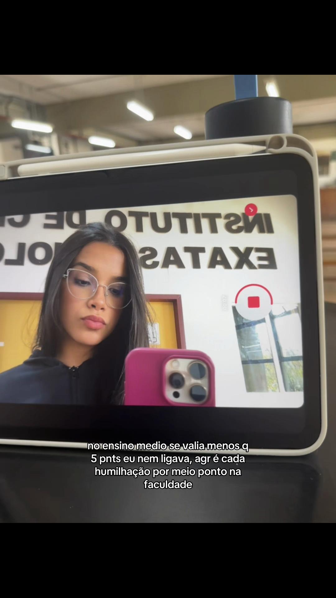 @Tha&iacute;s