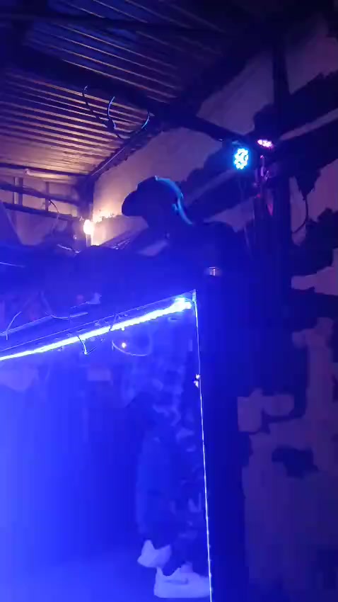 @WEEPON THE ENTERTAINER (DJ)
