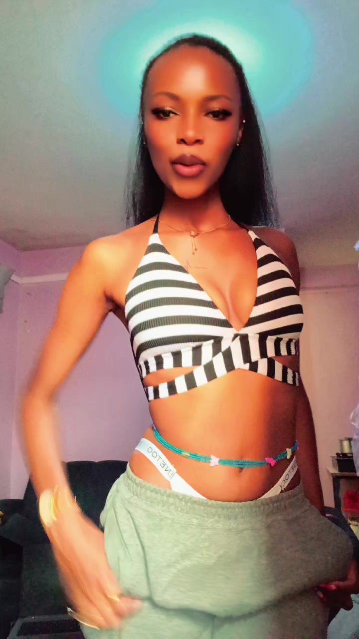 @Model Lydia.