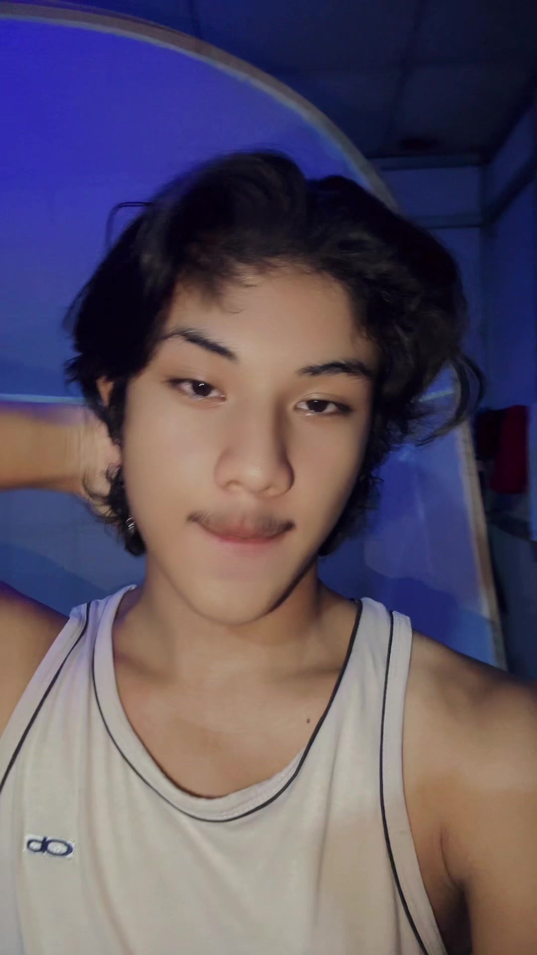@💥Shine Maung💥 (ရှိုင်းမောင်)