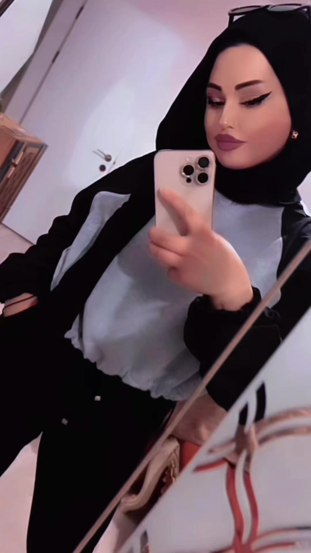 @h.k