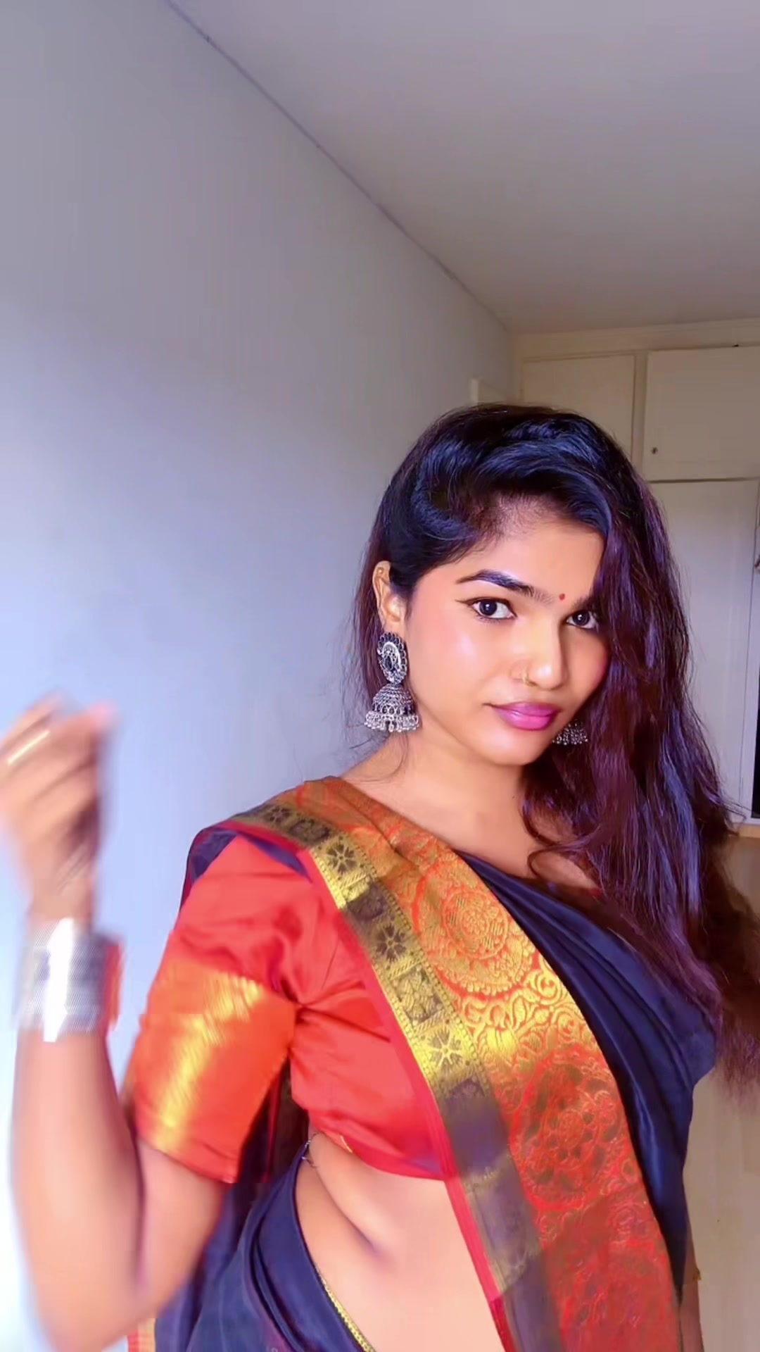 @கள்ளி ராணி👑♥️💋🇨🇭